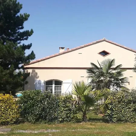 Oda ve Kahvaltı Domaine De Cayre 3*