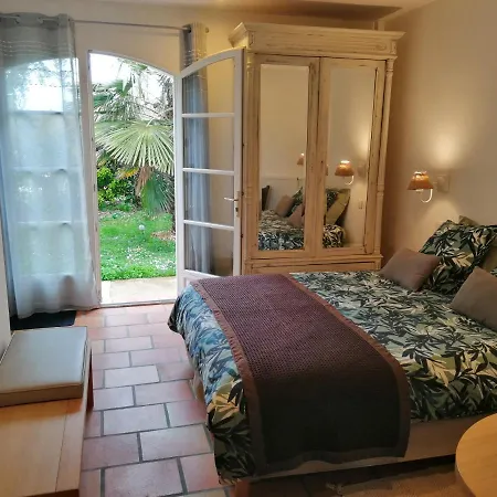 Oda ve Kahvaltı Domaine De Cayre 3*